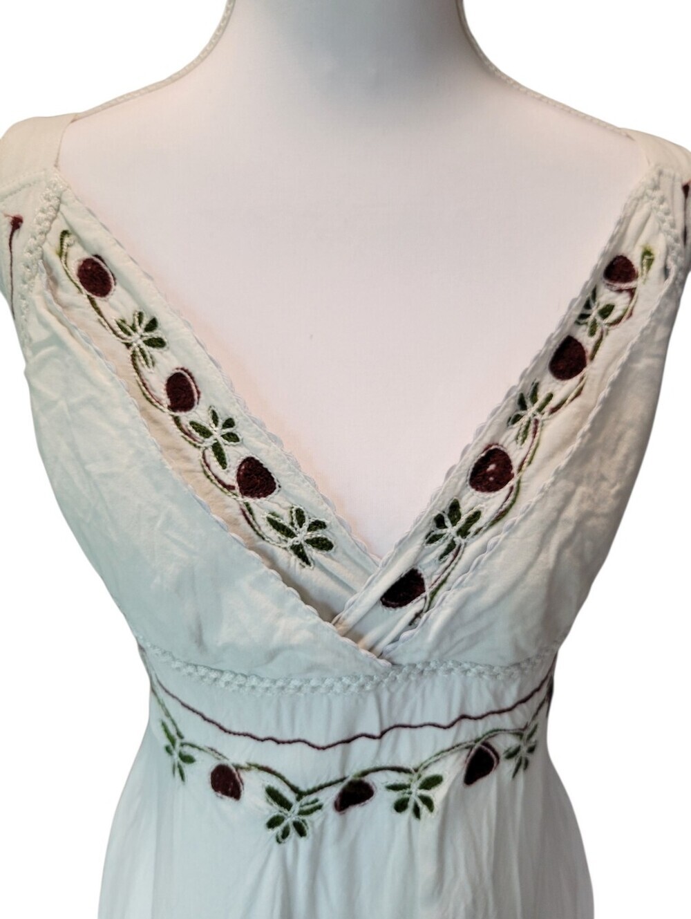 Vintage Just Cruising White Tie Back V-neck Embroidered Dress - Picture 5 of 12